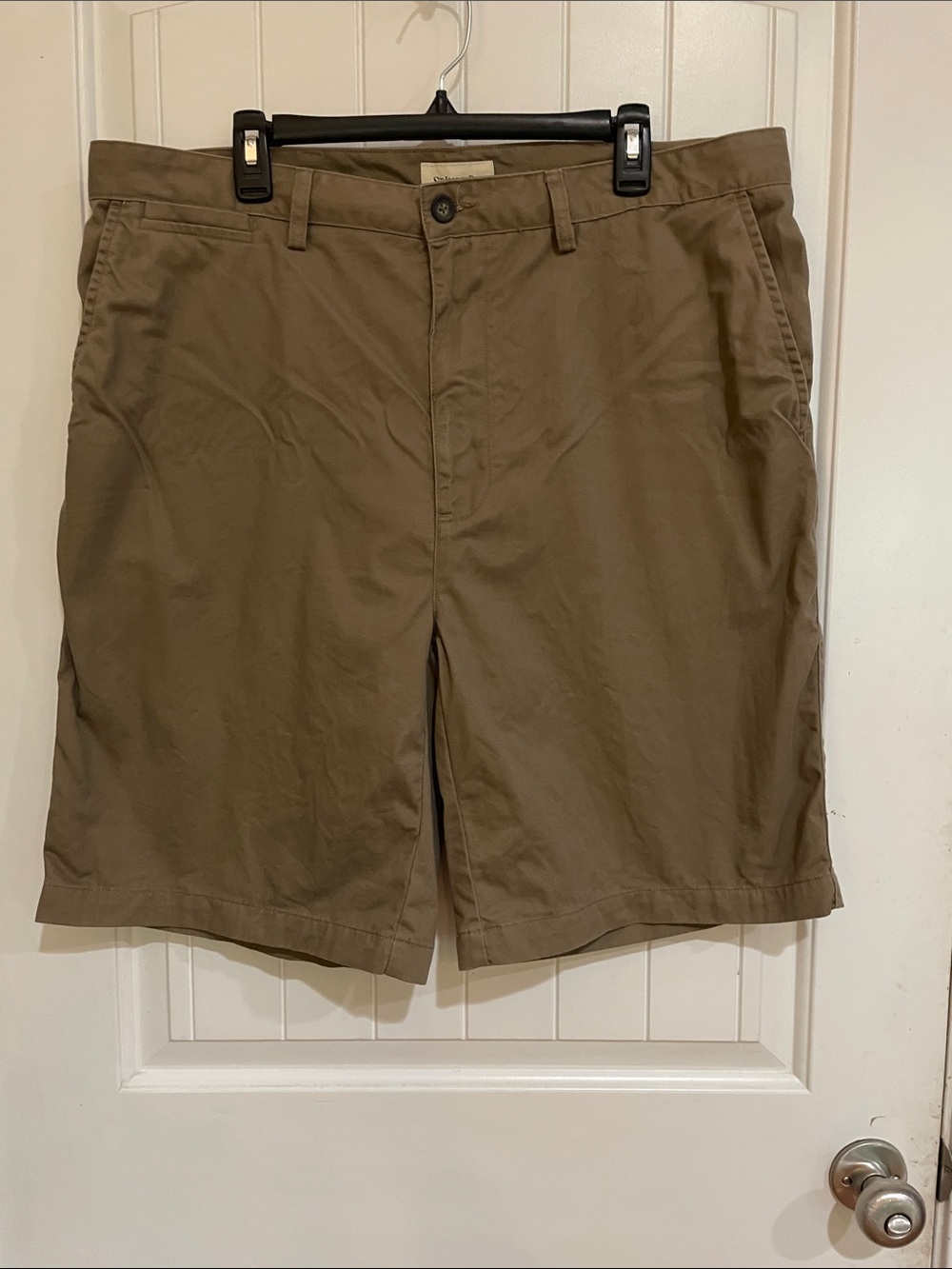 St. John's Bay Men's Flat-Front Shorts in dark Khaki size 40